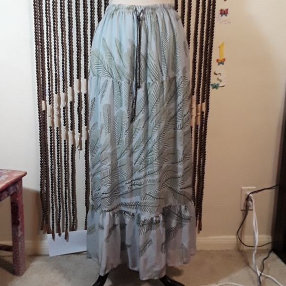 Beautiful "sugar Lips" Skirt - Picture 2 of 4